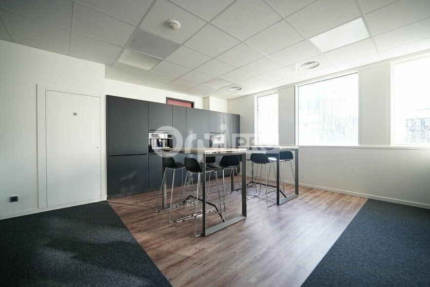 70 Rue Saint Jean De Dieu, Lyon for sale - Interior Photo - Image 2 of 11