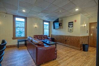 1 Main St, Lyndora, PA à louer Photo intérieure- Image 1 de 12