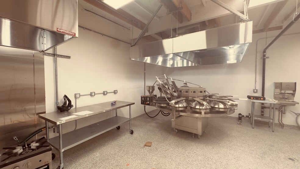 1717 Solano Way, Concord, CA for lease - Building Photo - Image 3 of 14