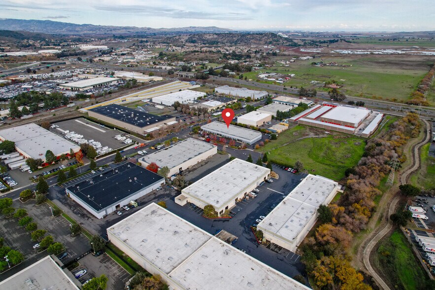 4949 Fulton Dr, Fairfield, CA à louer - Photo du bâtiment - Image 3 de 23
