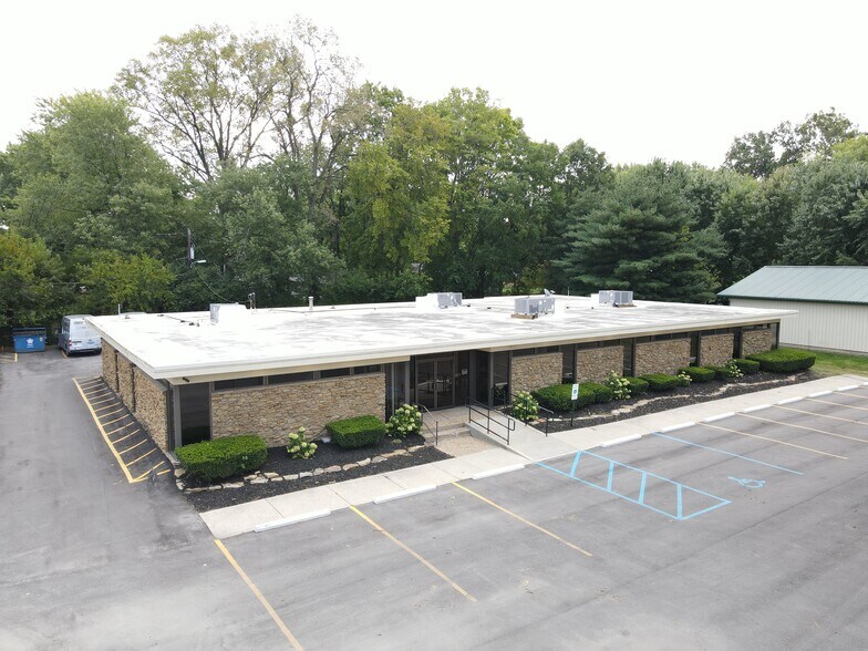 3045 S Meridian St, Indianapolis, IN à louer - Photo du bâtiment - Image 3 de 4