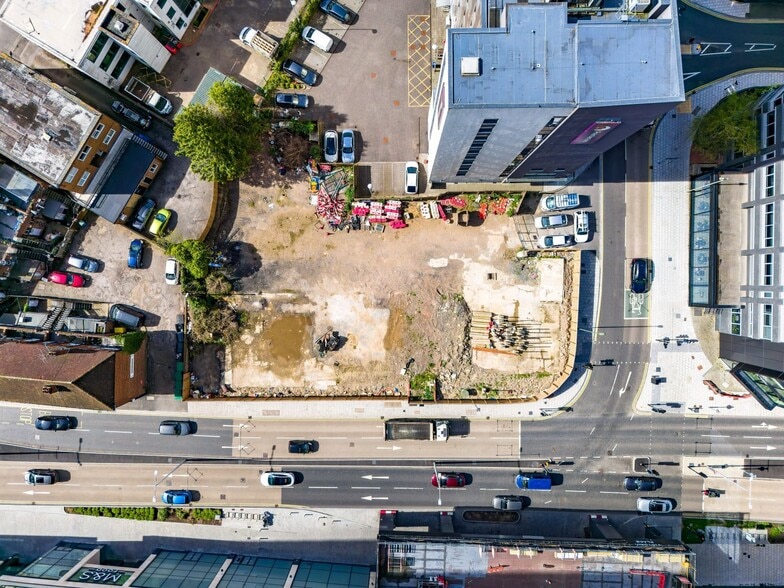 11-13 Victoria Way, Woking for lease - Aerial - Image 2 of 4