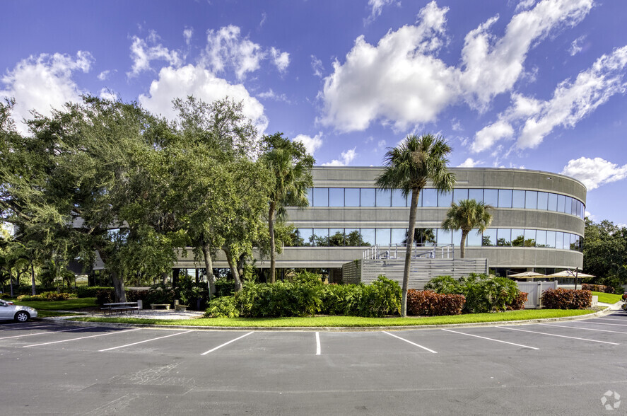 5404 Cypress Center Dr, Tampa, FL for lease - Building Photo - Image 2 of 37