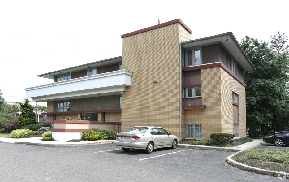 2382 Whitehorse Mercerville Rd, Hamilton, NJ à louer - Photo du bâtiment - Image 2 de 9
