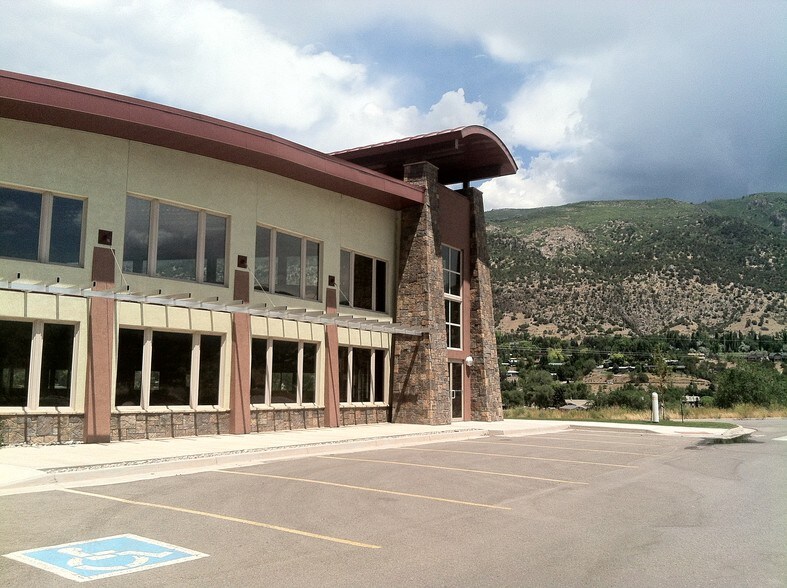 100 Midland Ave, Glenwood Springs, CO à vendre - Photo du bâtiment - Image 2 de 24