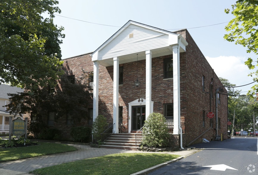 188 E Bergen Pl, Red Bank, NJ for lease - Primary Photo - Image 1 of 69