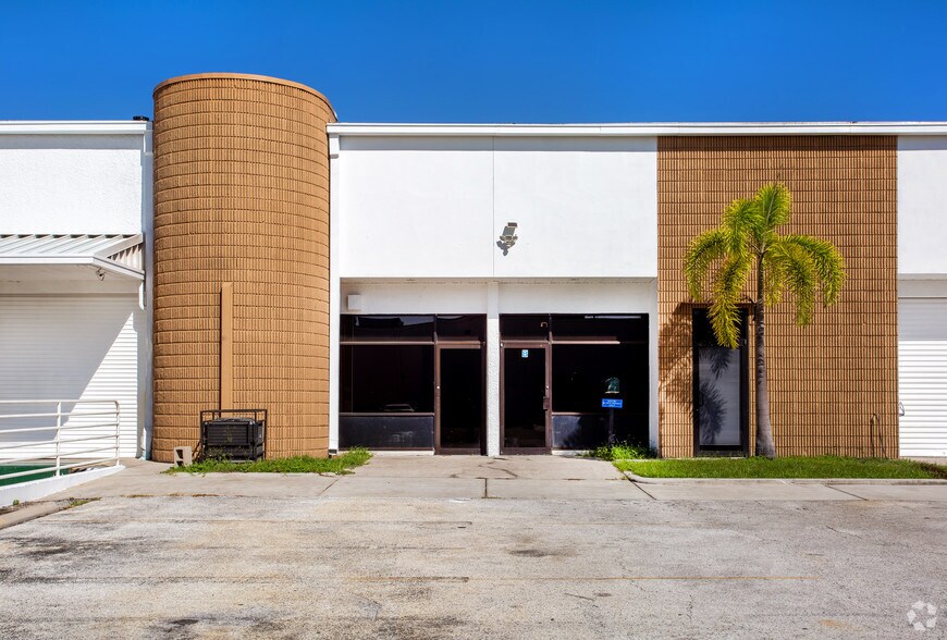 12105 N 28th St, Saint Petersburg, FL à vendre - Photo du bâtiment - Image 3 de 16