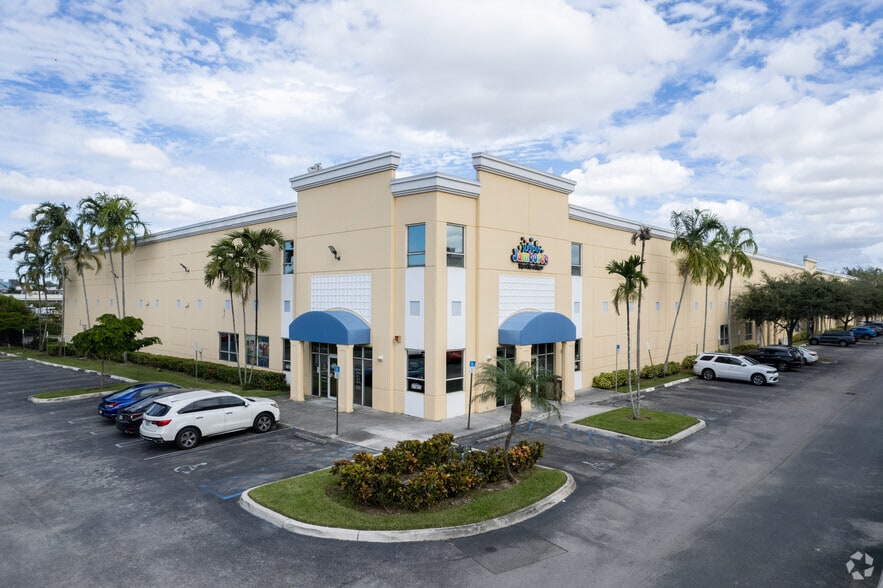 5900 NW 97th Ave, Doral, FL à louer - Photo principale - Image 1 de 10