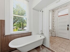 342 Hyde Park Ave, Tampa, FL à louer Photo intérieure- Image 2 de 4