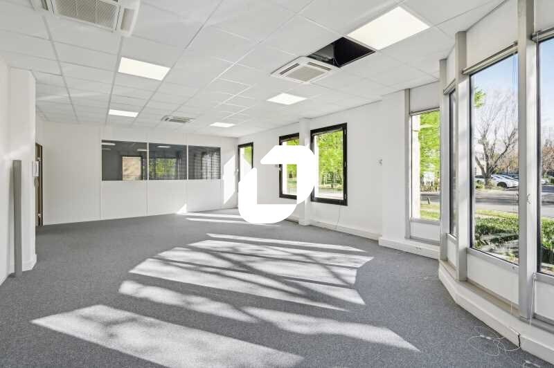Office in Gennevilliers for sale Interior Photo- Image 1 of 15
