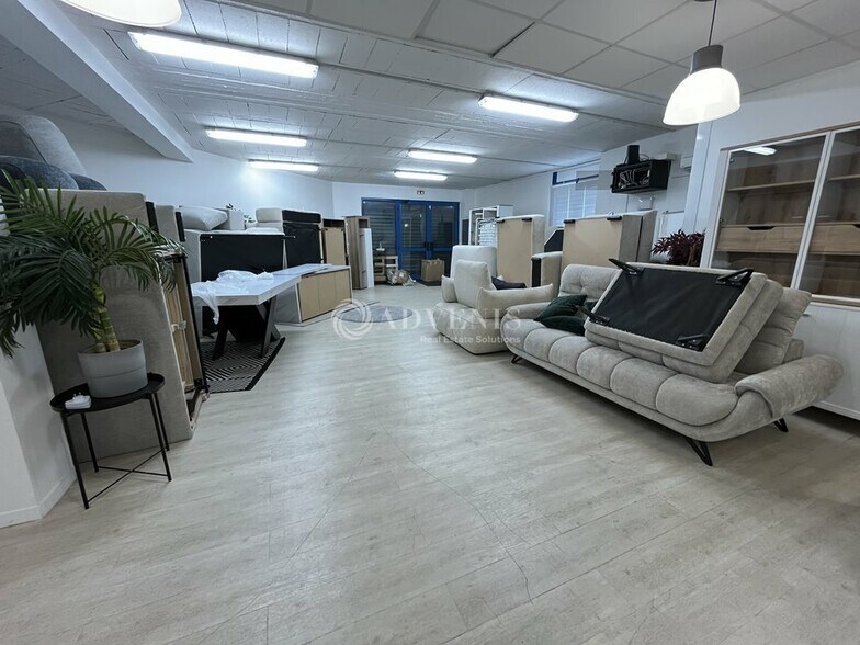 Flex in Croissy Beaubourg for lease - Interior Photo - Image 3 of 7