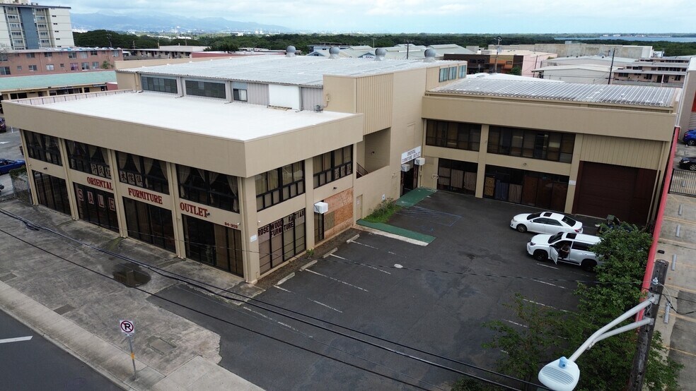 94-303 Farrington Hwy, Waipahu, HI à vendre - Photo du bâtiment - Image 1 de 6