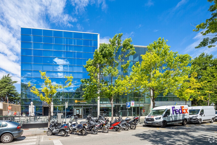 Avinguda de les Corts Catalanes, 8, Sant Cugat del Vallès, Barcelona à vendre - Photo du bâtiment - Image 2 de 2