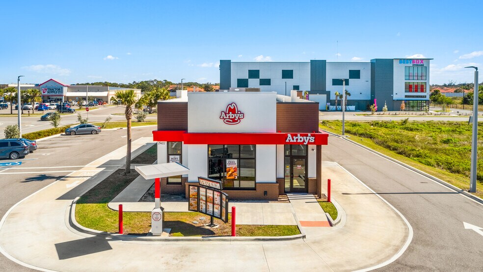 19411 Times Cir, Venice, FL à vendre - Photo du bâtiment - Image 2 de 11