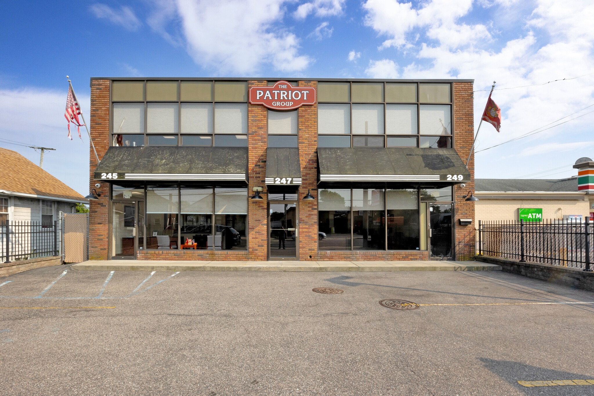 245-249 W Montauk Hwy, Lindenhurst, NY for lease Primary Photo- Image 1 of 23