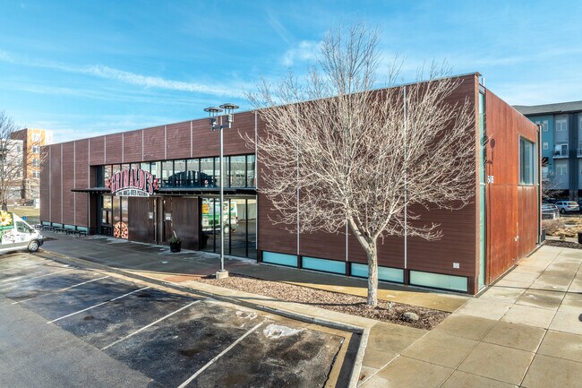 Plus de détails pour 5485 Mills Civic Pky, West Des Moines, IA - Commerce de détail à vendre