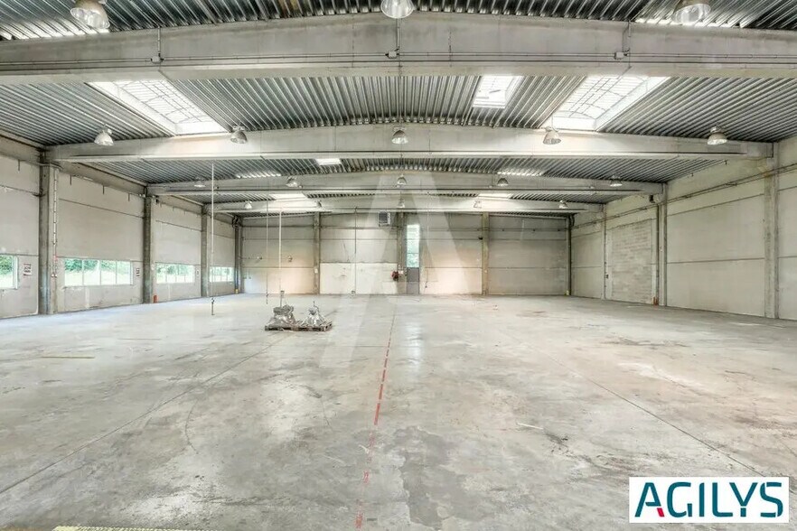 Industrial in Chilly-Mazarin for lease - Building Photo - Image 3 of 7
