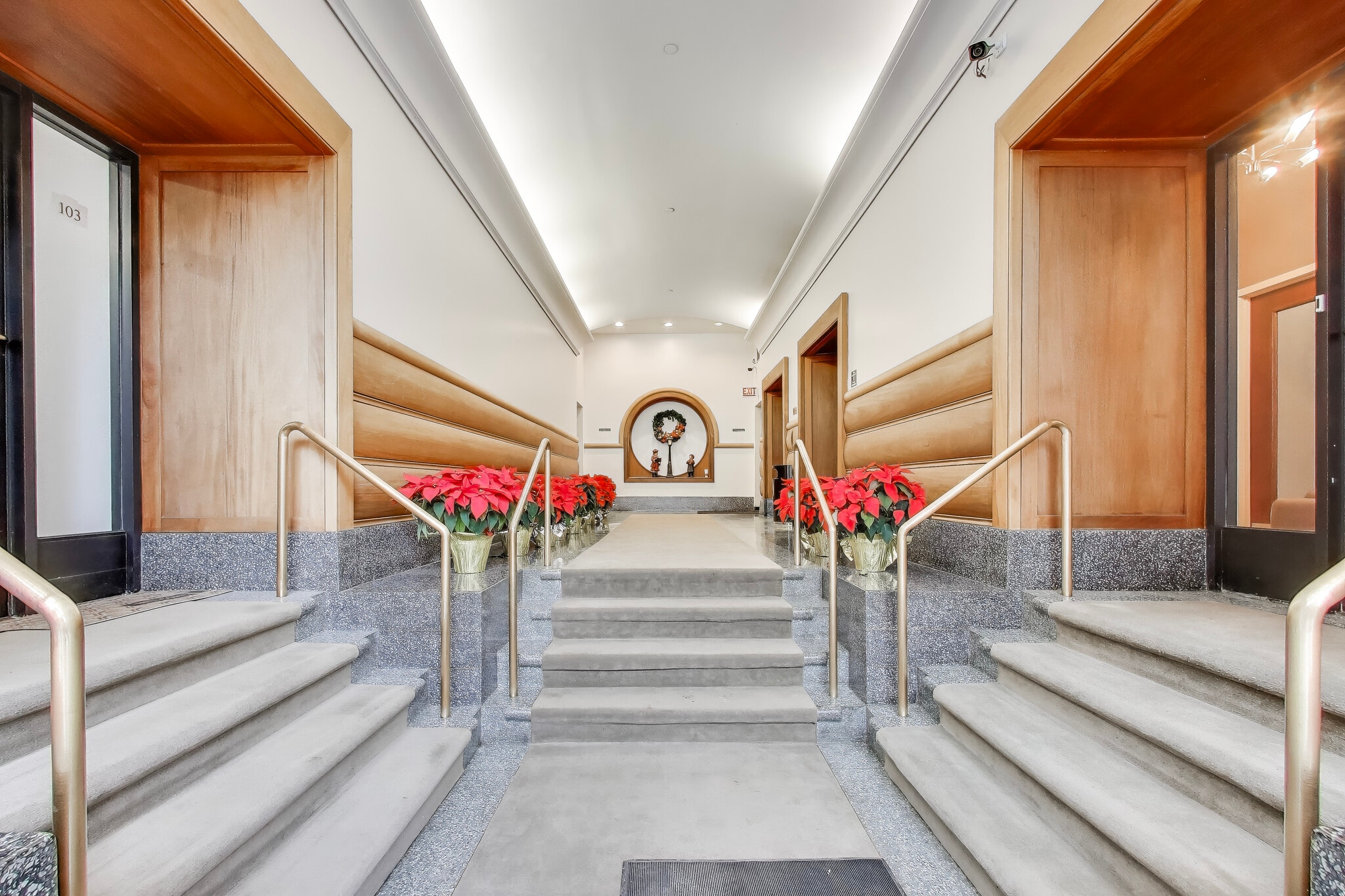 607 W Fulton St, Chicago, IL for lease Lobby- Image 1 of 6