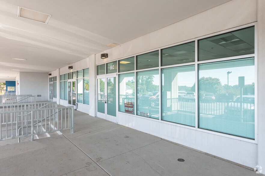 7115 Leesburg Pike, Falls Church, VA à vendre - Photo du bâtiment - Image 3 de 14