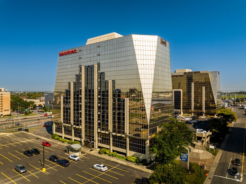 7100-7141 Rue Jean-Talon E, Montréal, QC à louer - Photo du bâtiment - Image 1 de 11