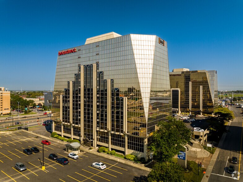 7101 Rue Jean-Talon E, Montréal, QC for lease - Building Photo - Image 1 of 11