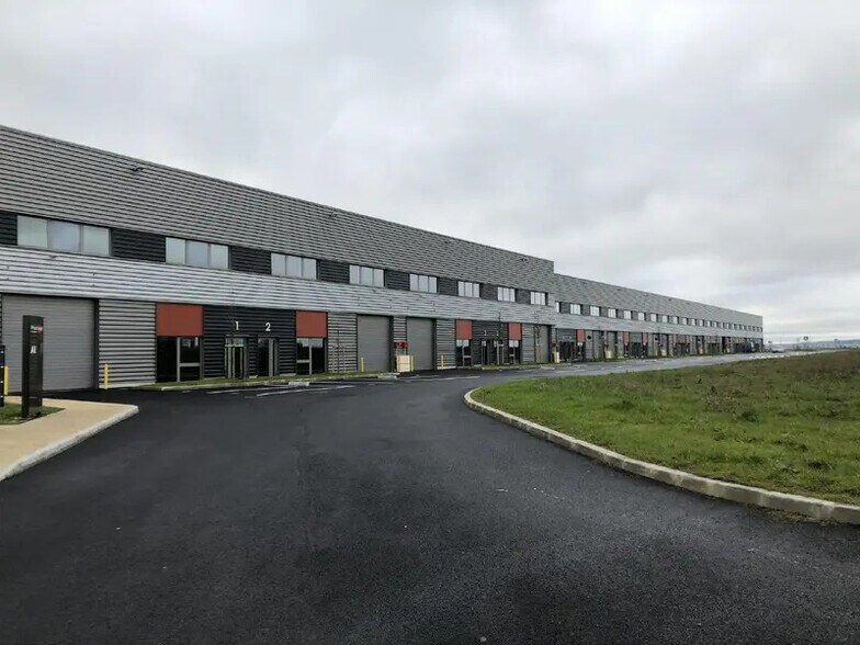 Flex dans Le Thillay à louer - Photo du bâtiment - Image 3 de 12