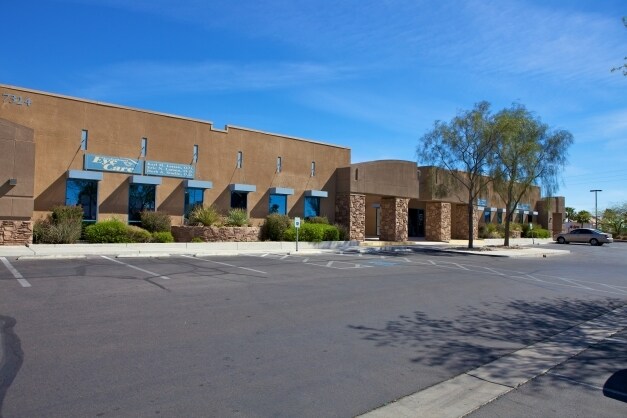 7312 W Cheyenne Ave, Las Vegas, NV à louer - Photo du bâtiment - Image 2 de 44