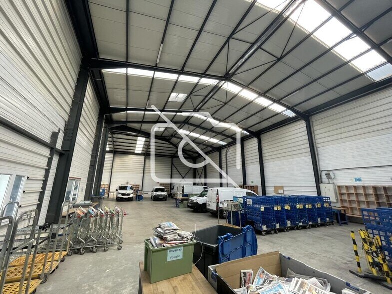 Industrial in Combs-la-Ville for lease - Building Photo - Image 3 of 13