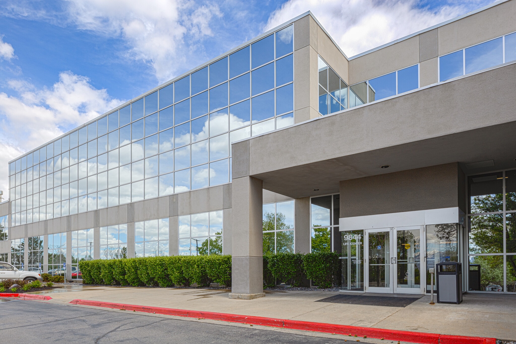 9844 S 1300 E, Sandy, UT for lease Building Photo- Image 1 of 11