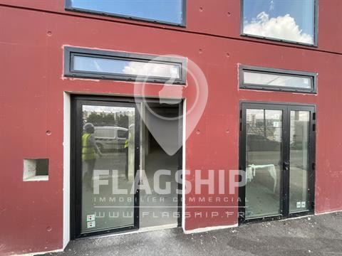 Commerce de détail dans Ivry-sur-Seine à louer - Photo du bâtiment - Image 1 de 4
