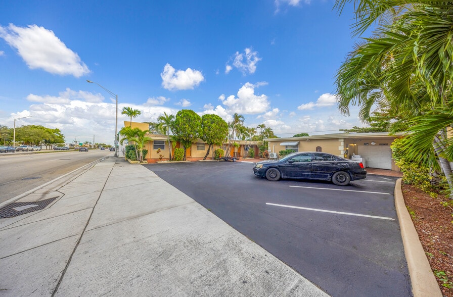 6124 Pembroke Rd, Miramar, FL à vendre - Photo du bâtiment - Image 2 de 14