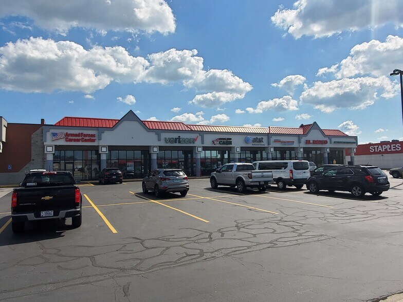 1355 Mall Dr, Benton Harbor, MI à louer - Photo du bâtiment - Image 3 de 4