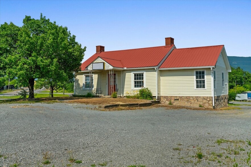 806 N 3rd Ave, Chatsworth, GA for sale - Building Photo - Image 2 of 64