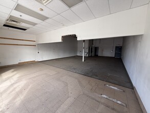 2601 N 11th Ave, Hanford, CA for lease Building Photo- Image 2 of 5