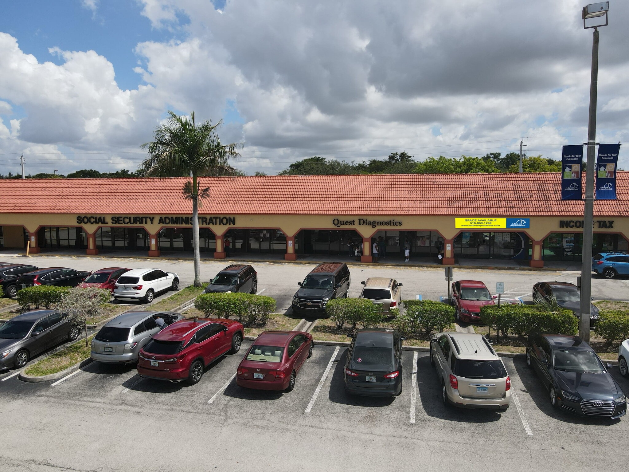 12315-12389 Pembroke Rd, Pembroke Pines, FL à louer Photo intérieure- Image 1 de 1