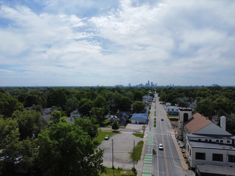 4110 E New York St, Indianapolis, IN à vendre - Photo du bâtiment - Image 3 de 14