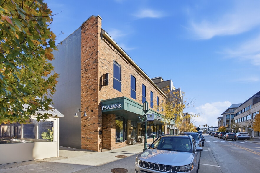 261-275 E Maple Rd, Birmingham, MI for lease - Building Photo - Image 2 of 14