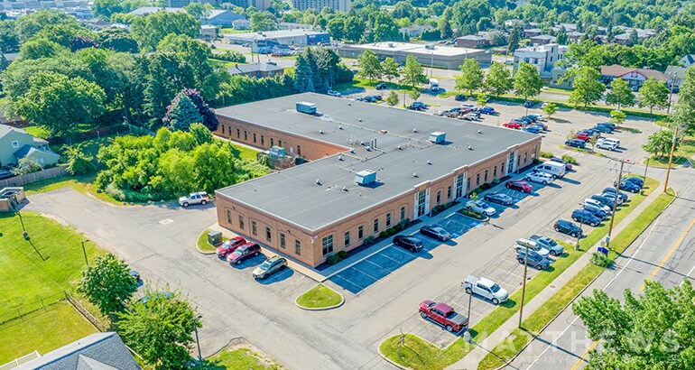 370 E Ridge Rd, Rochester, NY à vendre - Photo du bâtiment - Image 1 de 1