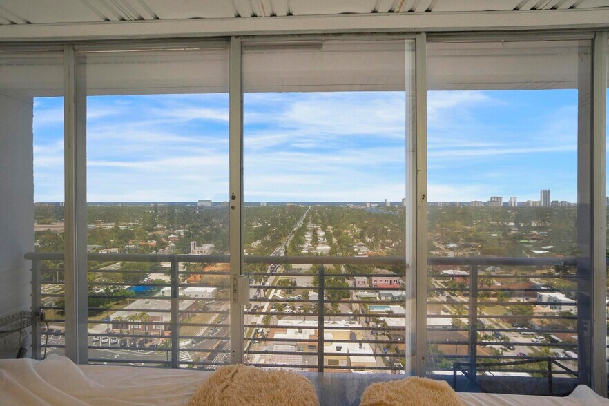 1720 Harrison St, Hollywood, FL à louer - Photo intérieure - Image 3 de 31