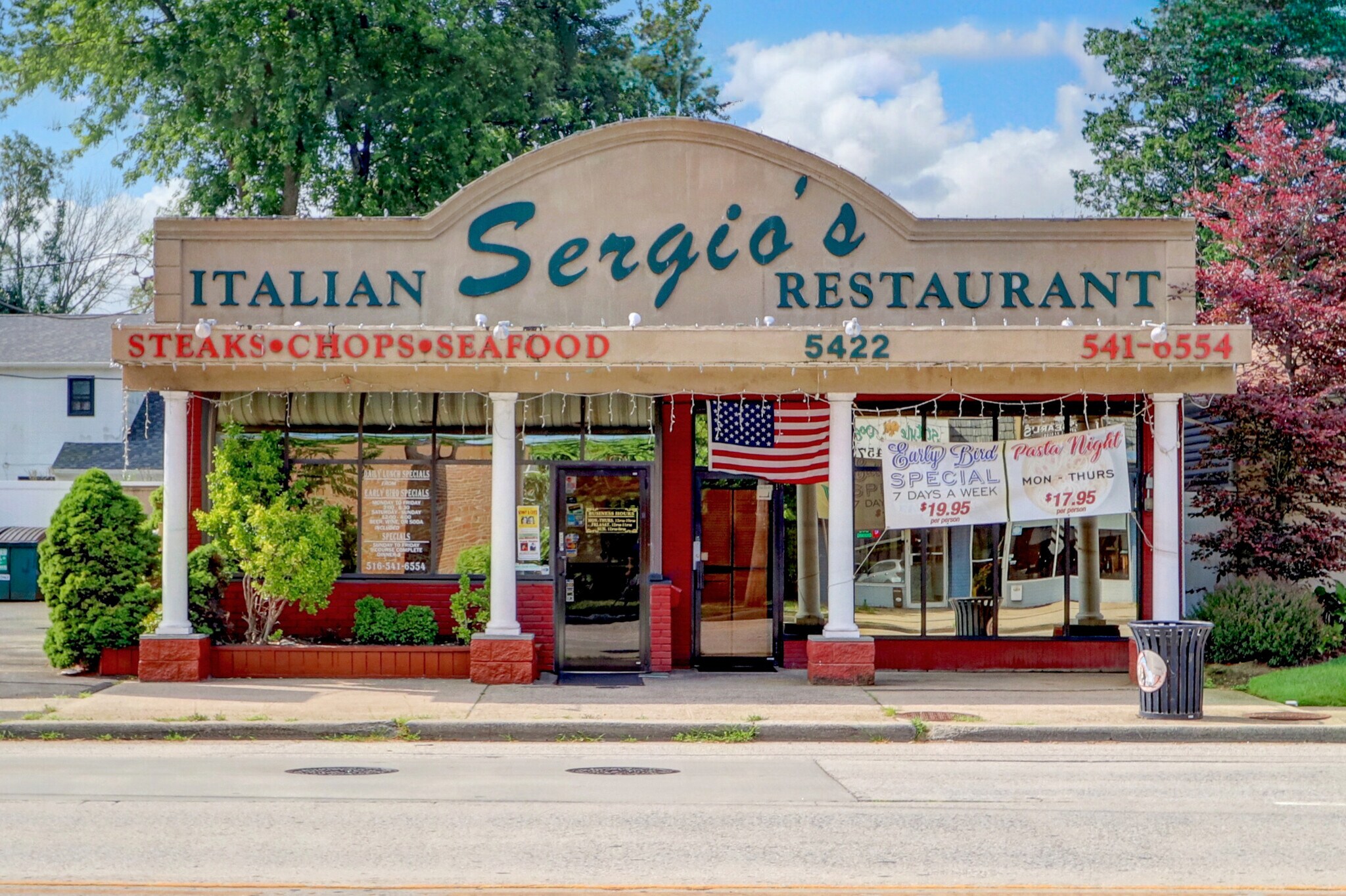 5422 Merrick Rd, Massapequa, NY à vendre Photo du bâtiment- Image 1 de 1