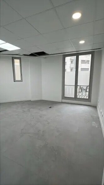 Rue De Vaugirard, Paris for sale - Building Photo - Image 3 of 9