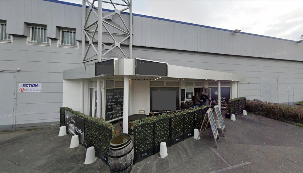 Retail in Tourcoing for lease - Building Photo - Image 1 of 3