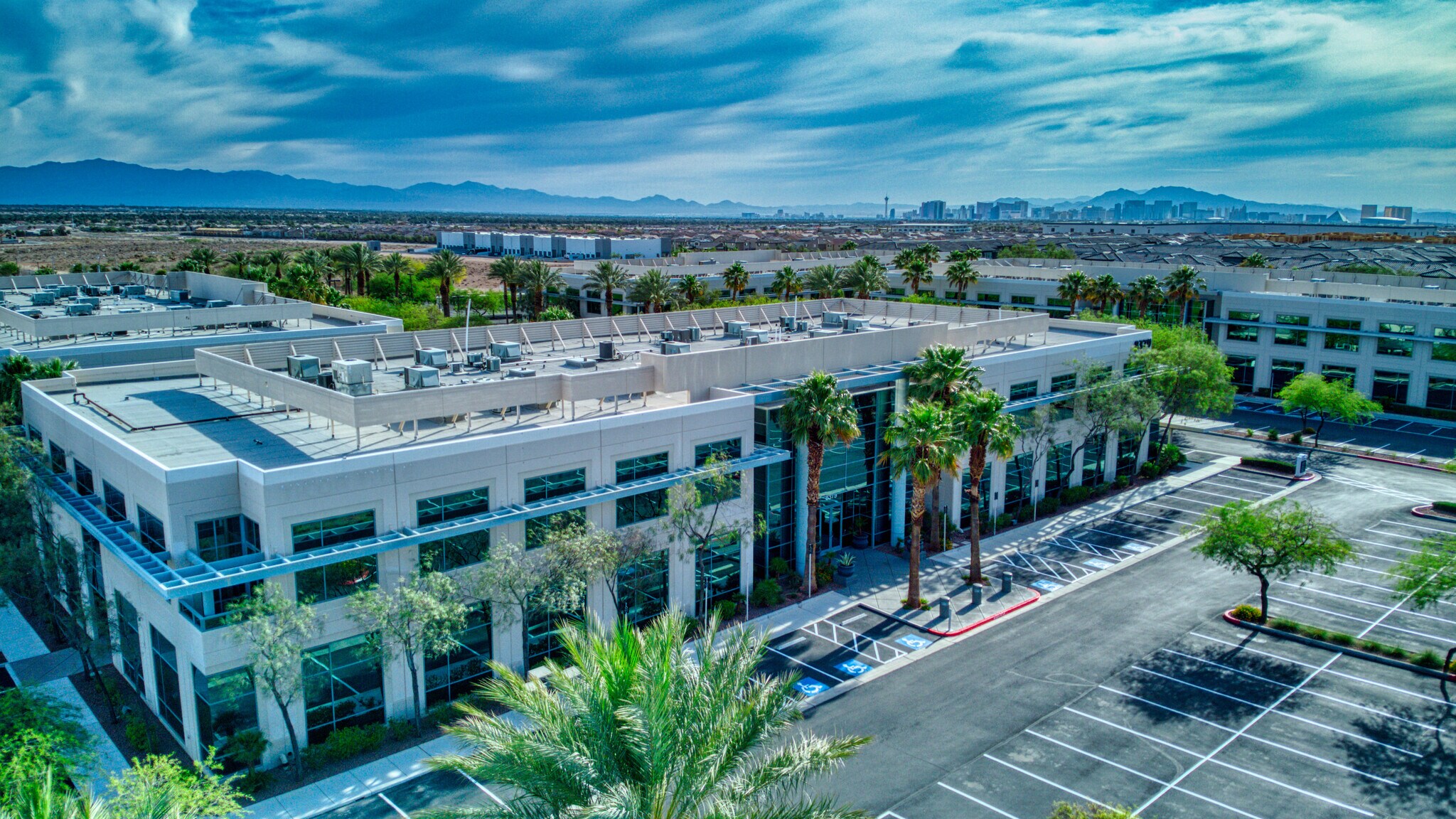 8379 W Sunset Rd, Las Vegas, NV à louer Photo du bâtiment- Image 1 de 13