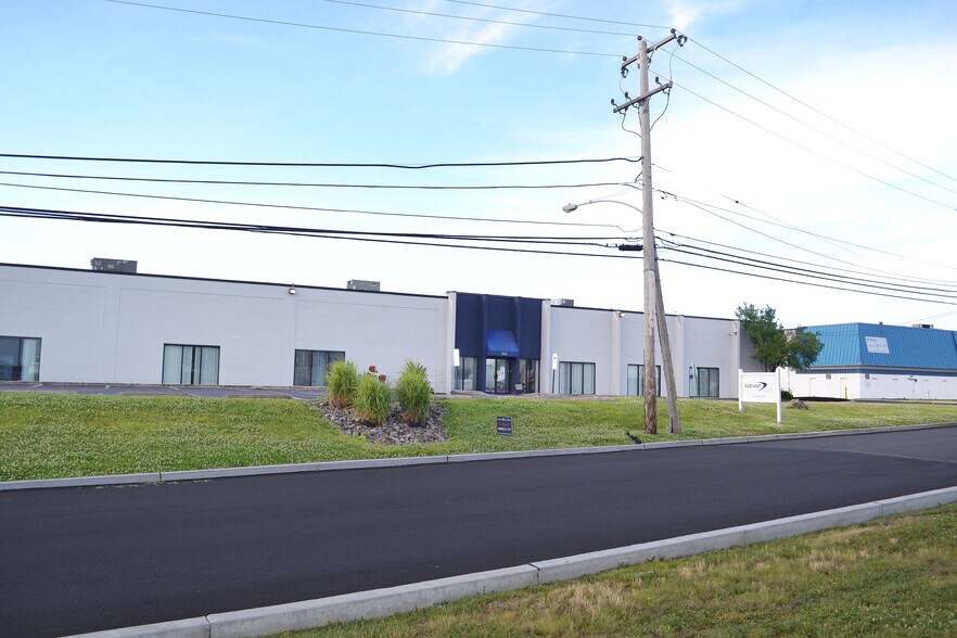 514 Kaiser Dr, Folcroft, PA à louer - Photo du bâtiment - Image 2 de 6