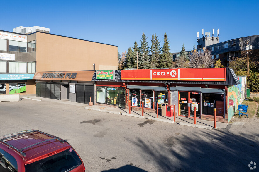 7930 Bowness Rd NW, Calgary, AB à louer - Photo principale - Image 1 de 4