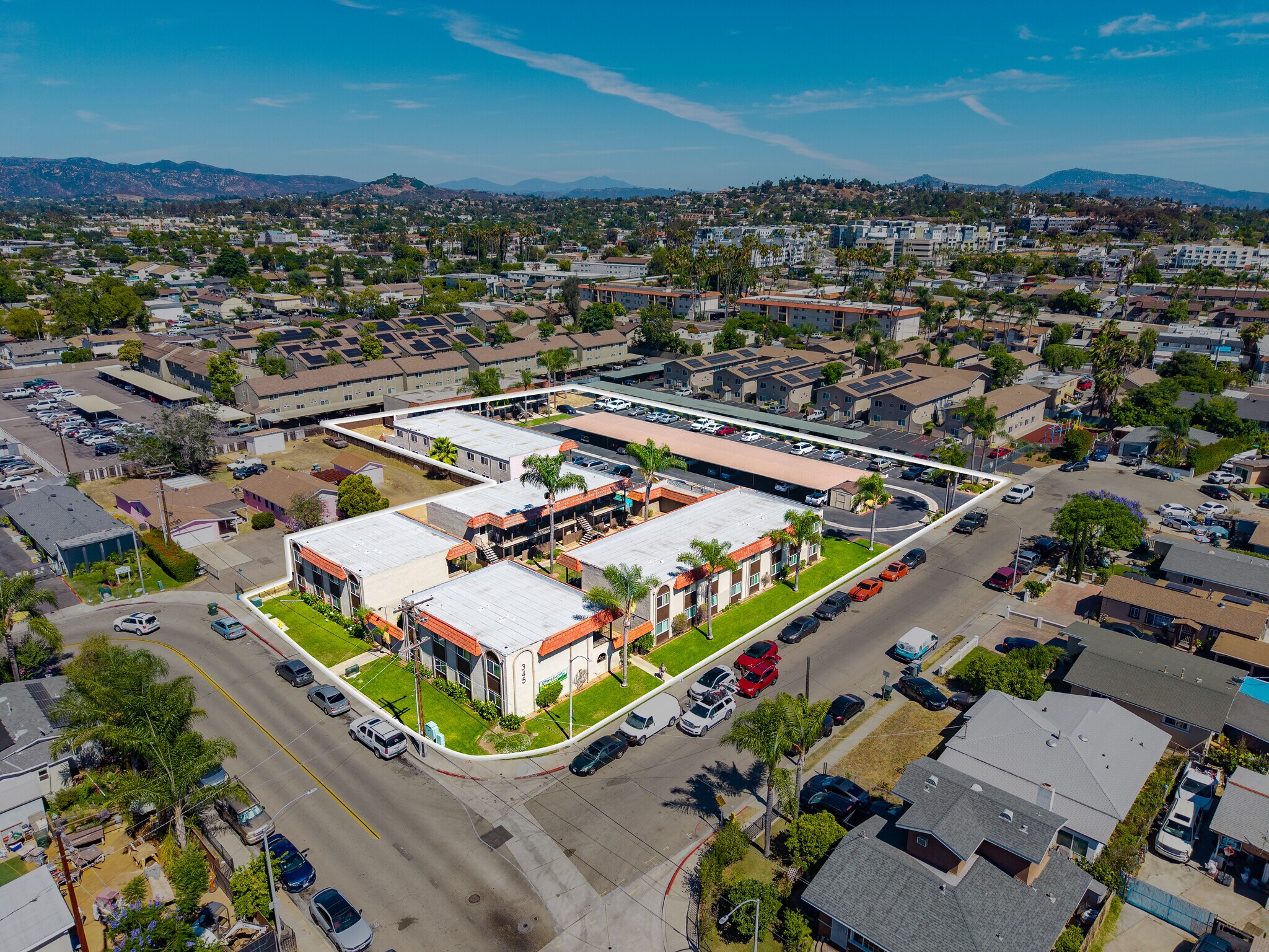 345 E Park Ave, Escondido, CA à vendre Photo du bâtiment- Image 1 de 17