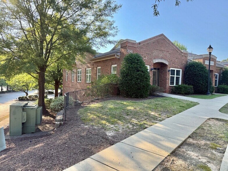 8341 Bandford Way, Raleigh, NC à louer - Photo du bâtiment - Image 2 de 3