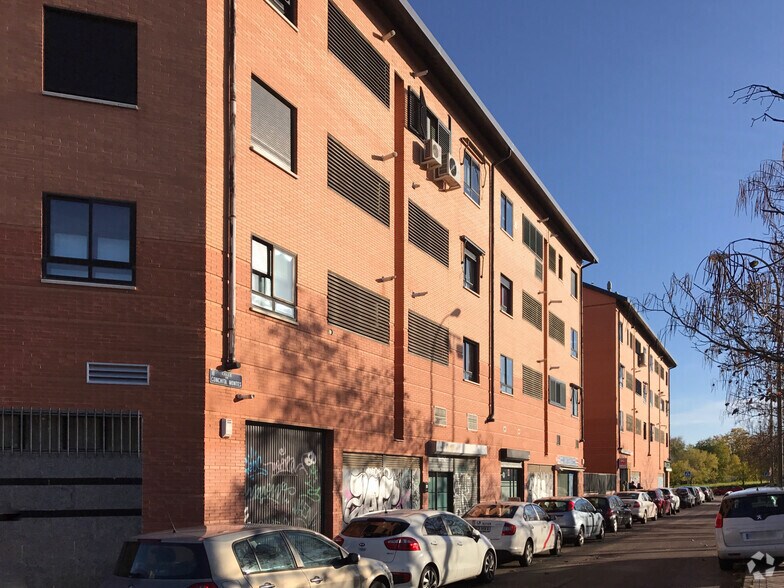 Calle de Rafaela Aparicio, 10, Madrid, Madrid à louer - Photo principale - Image 1 de 2