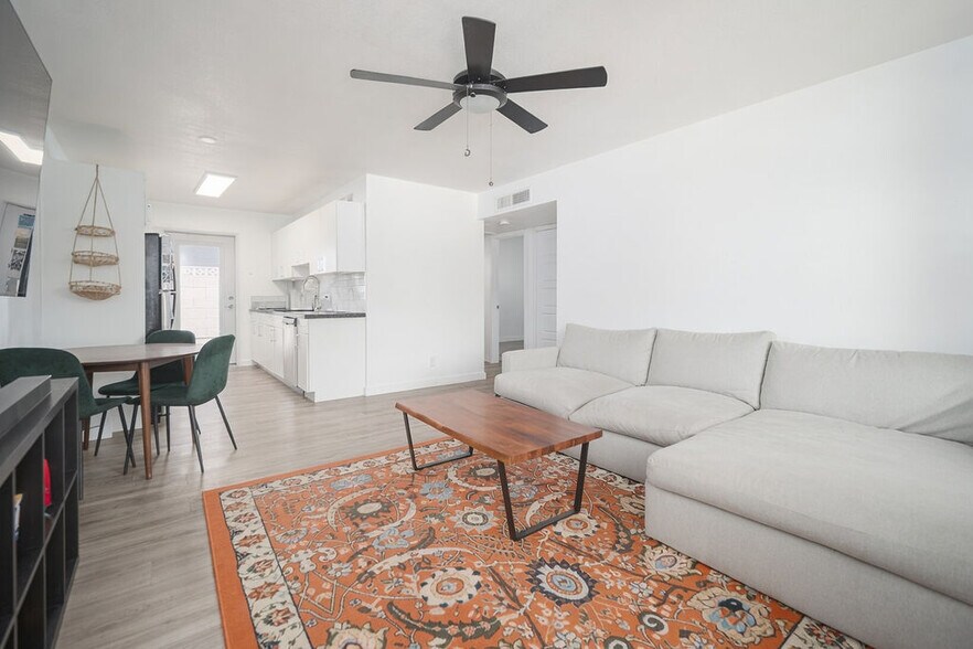 4401 N 21st St, Phoenix, AZ à vendre - Photo du bâtiment - Image 2 de 24