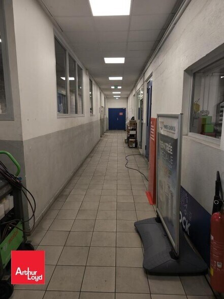Flex in Lucé for lease - Interior Photo - Image 3 of 7